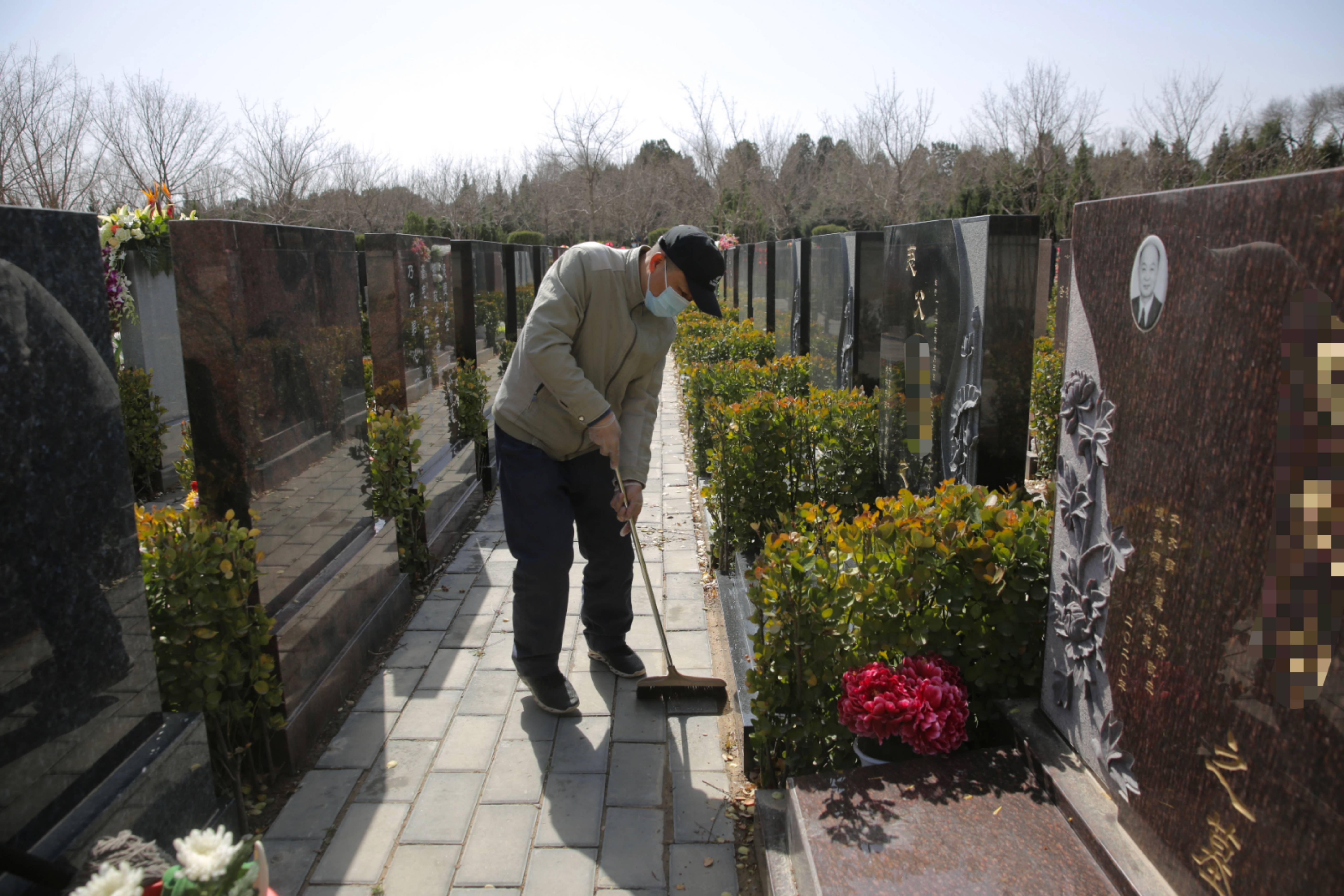 北京烈士陵园扫墓图片