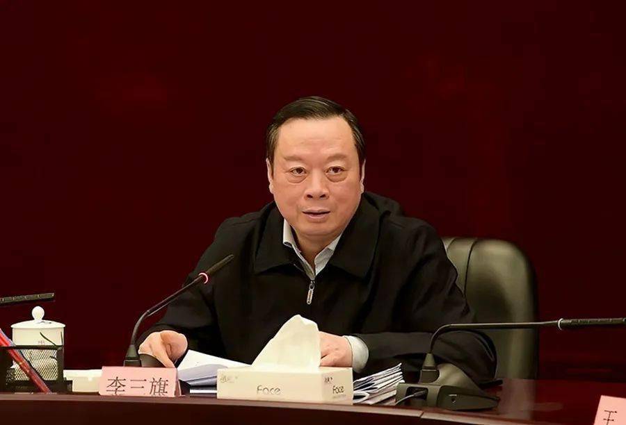 长何薇,喻国君,韩佐芝,研究室主任姚智勇,副主任杜胜军作学习主题发言