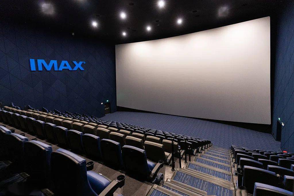 其中,巨幕电影(imax,即image maximum的缩写)是一种能够放映比传统