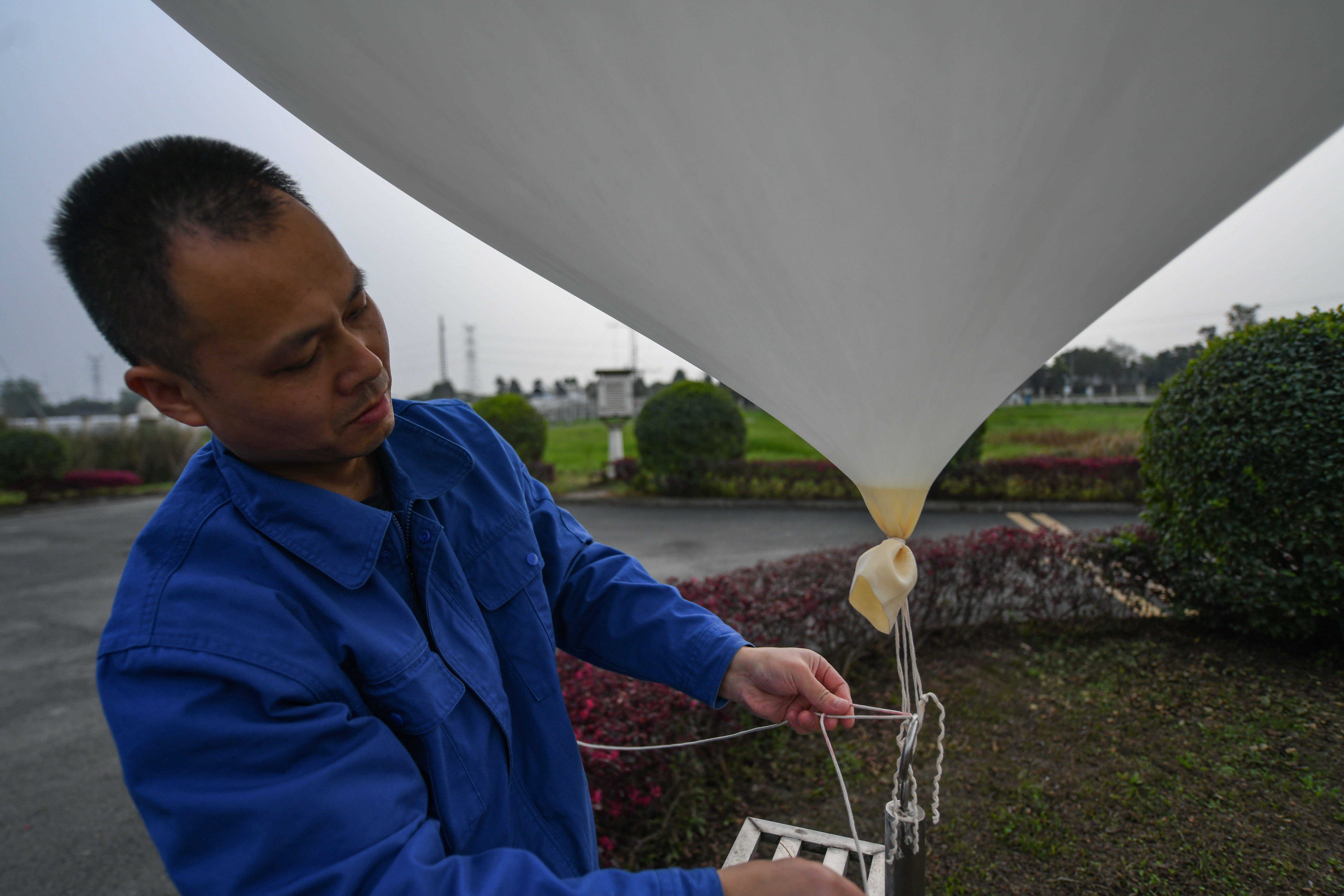 探空气球:3万米高空把脉天气