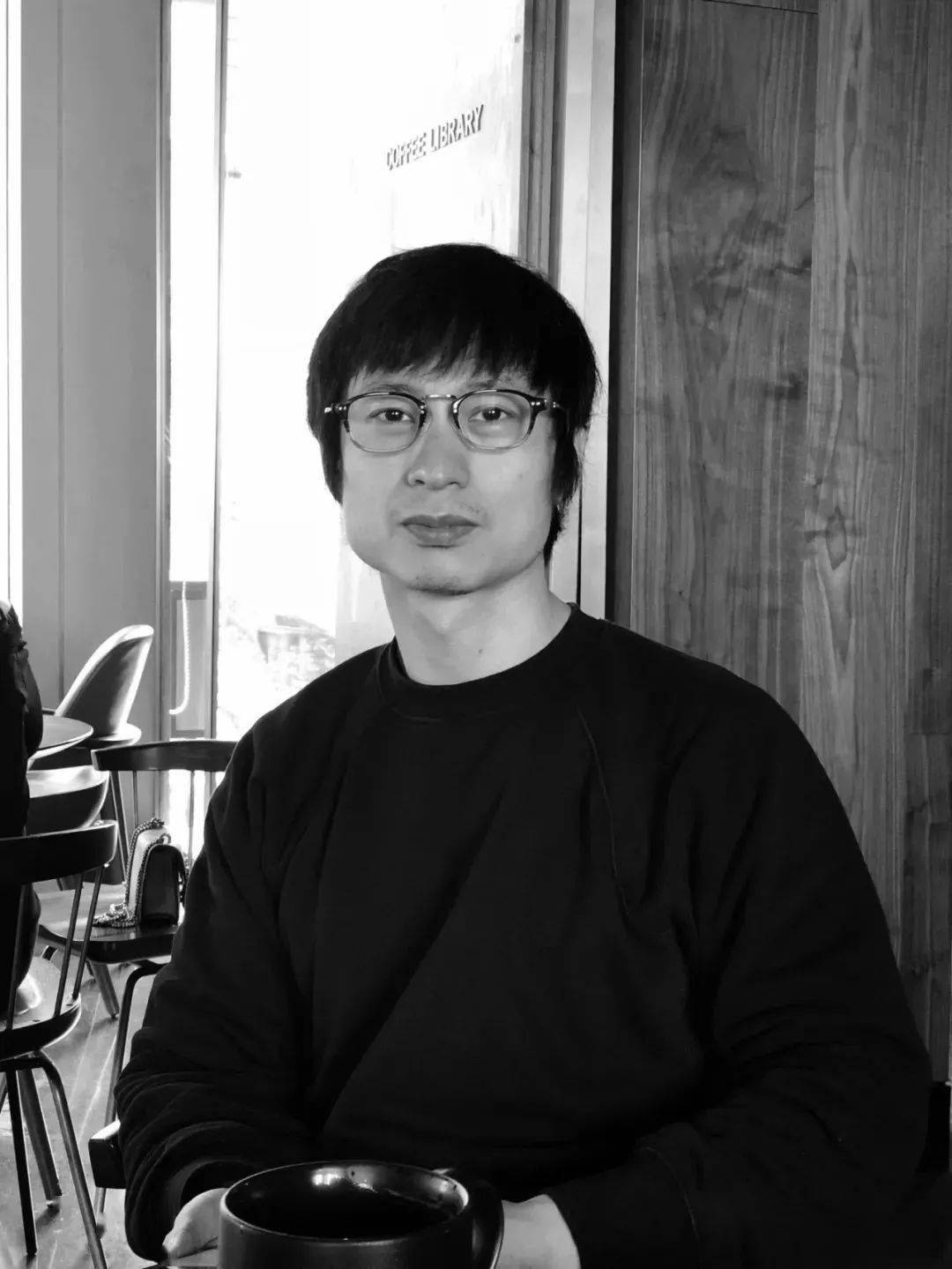 灯 2015-2017 在真空里 艺术与生活在李燎的艺术体系中几乎没有边界