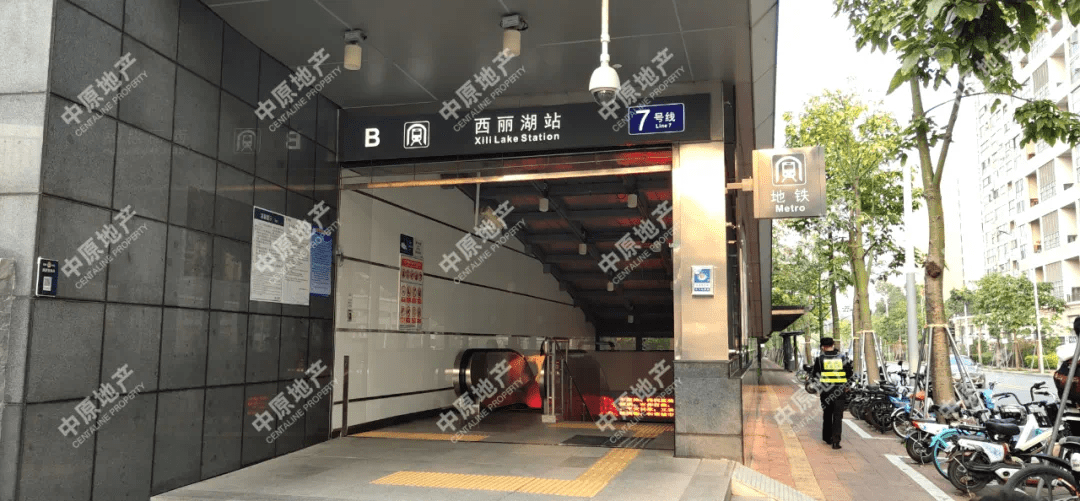 汇城茗苑位于南山区西丽湖路与丽水路交汇处,咖姐从西丽湖地铁站步行