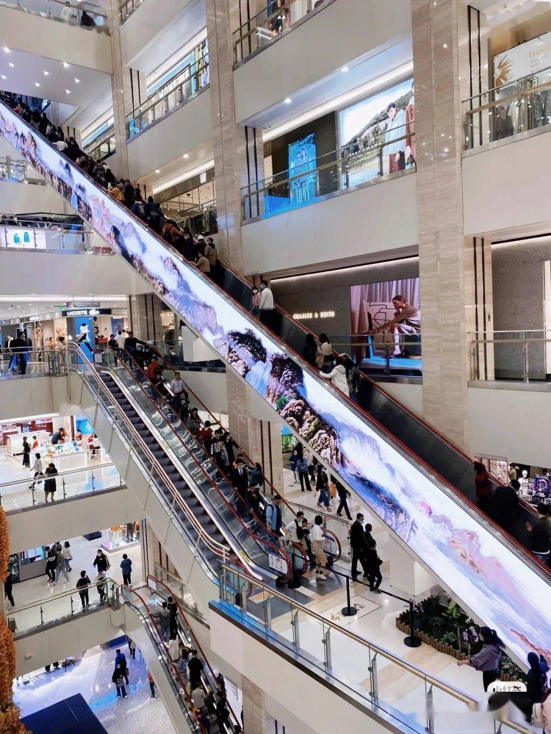 想必精神和体力都稍有倦怠,来西安的第一站推荐赛格购物中心