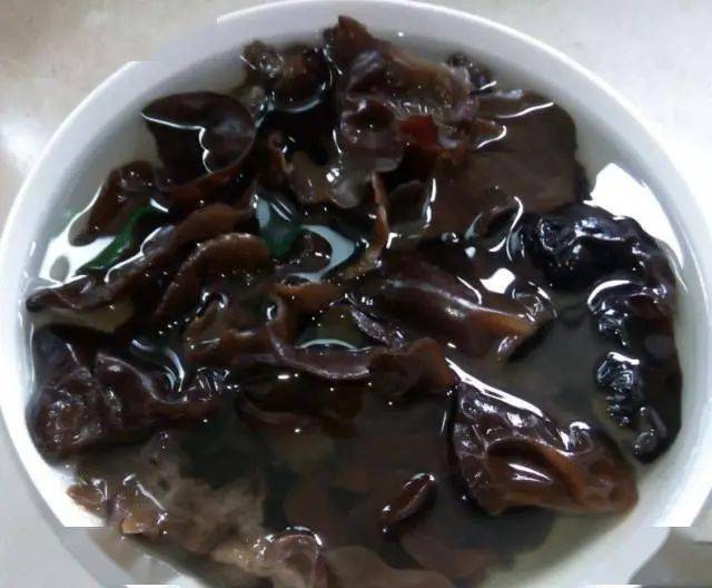 木耳泡发多长时间就有毒 9743d73633054898ac8a7d7361d780e3.jpeg