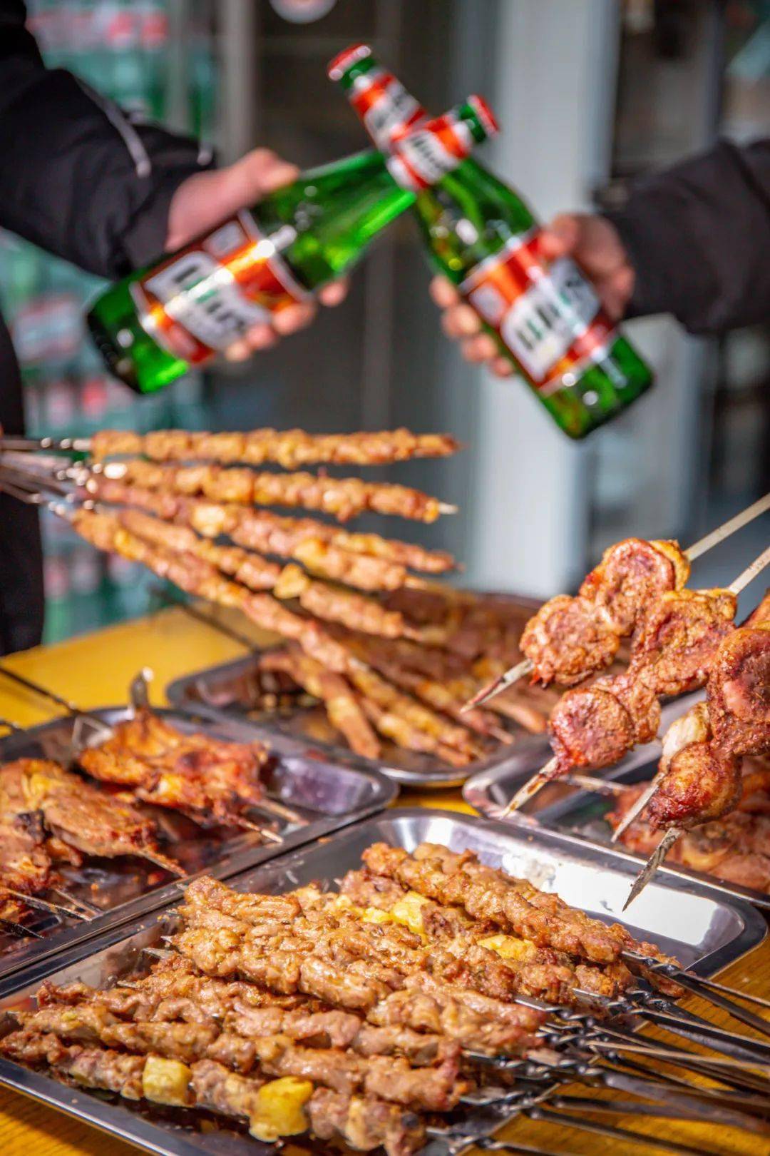 重庆独①家馕坑烤串爆火七年口碑炸裂每月卖掉10000根