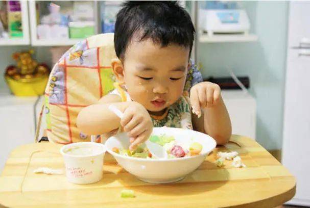 三岁儿童发烧吃什么 c0edba3ddd4c46b493522b2364fbbb16.jpeg