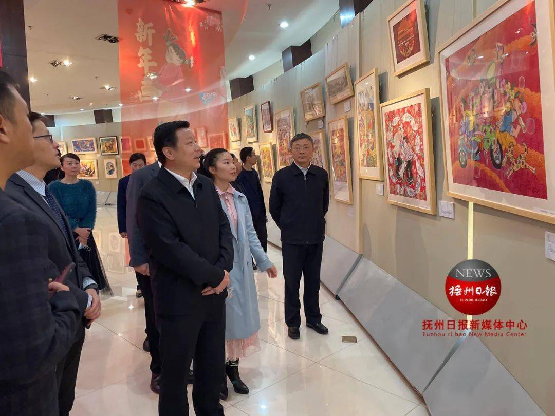 市委常委,宣传部长肖承贵及市委秘书长赵立参加.