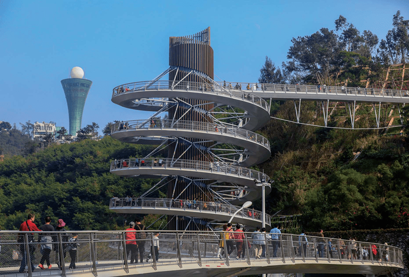春暖花开时节,厦门山海健康步道每天都迎来大量的客流.