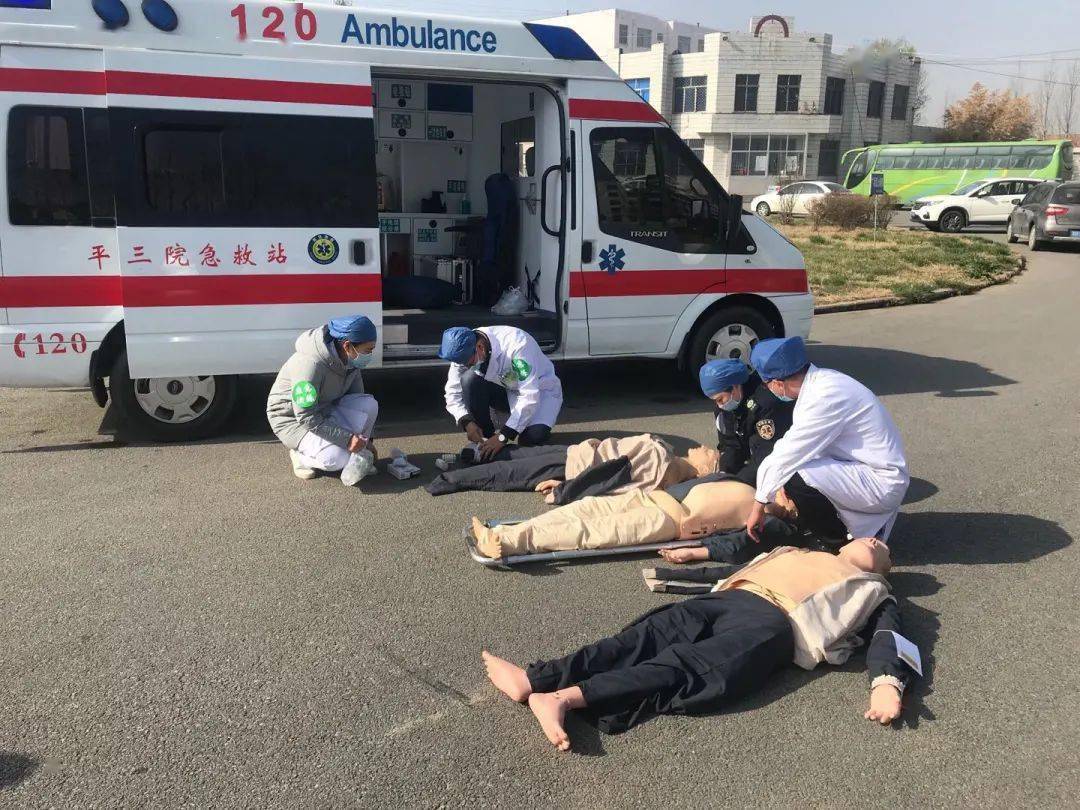 平度市第三人民医院创伤中心举行2021年突发性群体伤交通事故应急演练