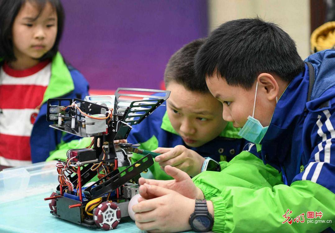 仕宁|安徽铜陵：机器人竞赛吸引青少年