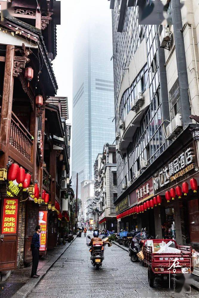 苏家巷里逛店嗦粉打卡老街的潮流与传统