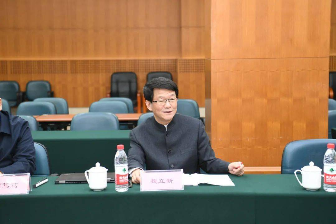 魏立新 北京中科老专家技术中心常务副主任来源:呼和浩特日报 记者