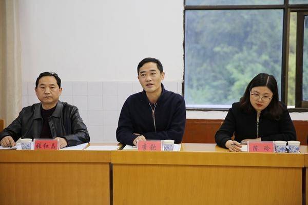 深入调研 对话教研 共谋发展 长阳县教育局开展班子成员集中下基层