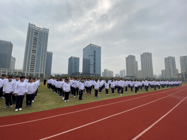 社区专门邀请了市人民检察院陈佳检察官为全校师生做法律知识授课,她