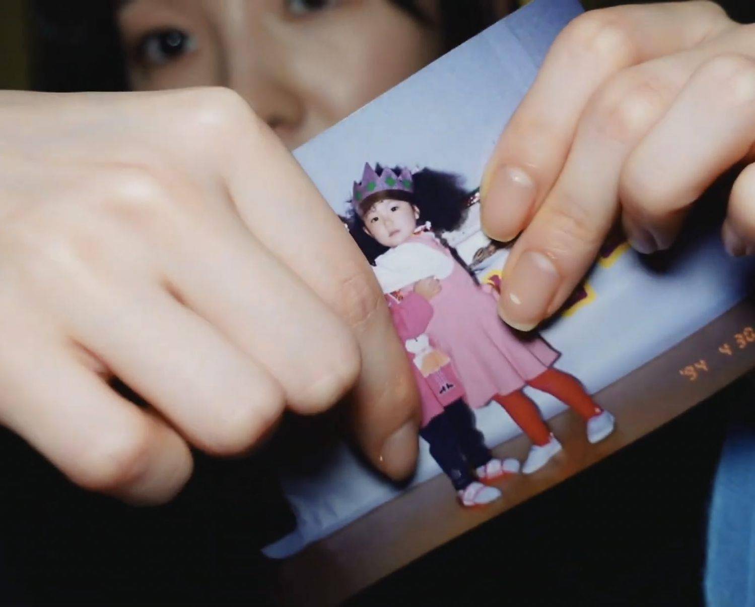 irene在irenesrecord中公开了童年照