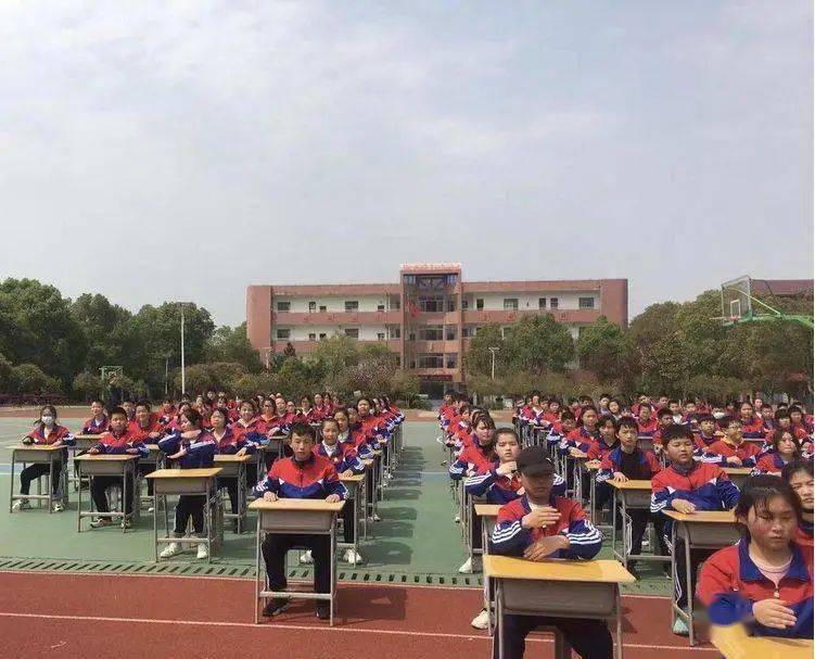 情系桑梓牵故里,爱心助梦反哺行——长埠中学校友龚朦君"爱心助学"