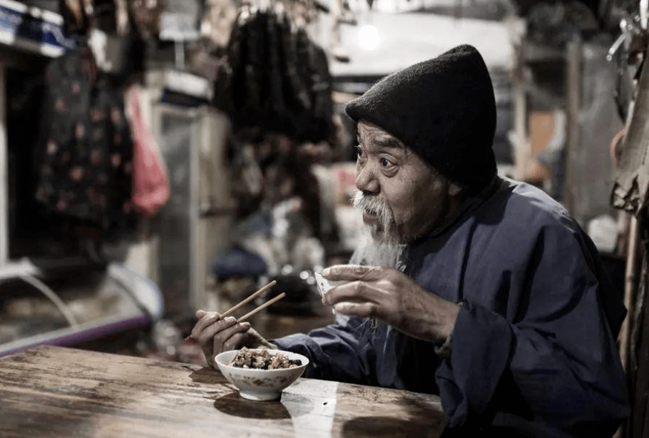 孔乙己告诉你如何坚强的生活下去