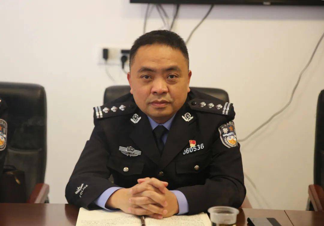 教育整顿我为群众办实事回应群众期盼倾听群众呼声尹俊深入公园社区