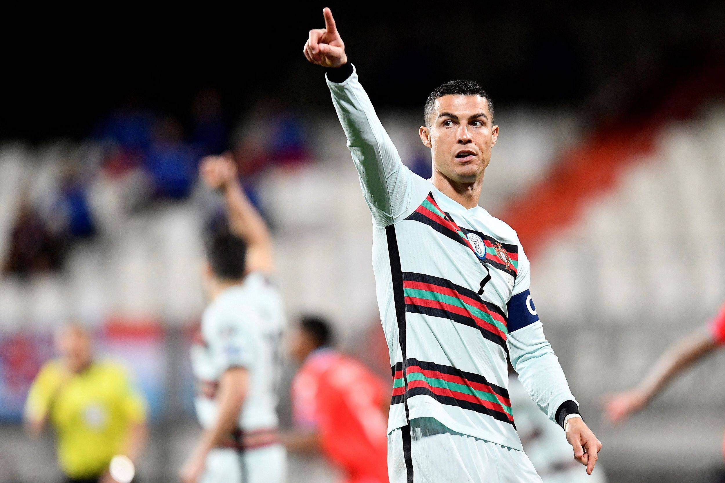 体坛联播|c罗打破葡萄牙队进球荒,周琦22分新疆逆转辽宁