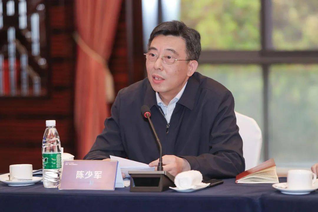 局党组书记,局长徐彬(中),江苏省体育局党组书记,局长陈少军(左二)