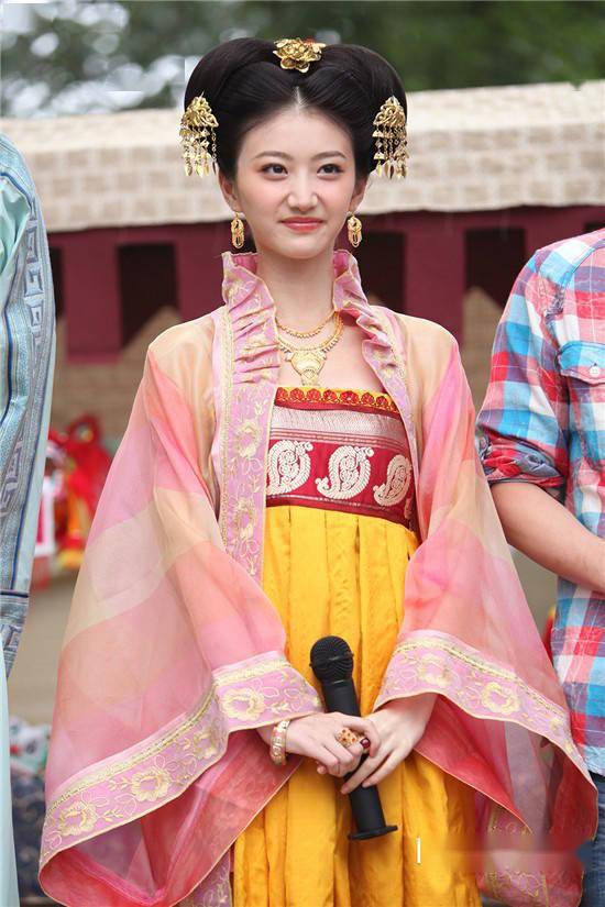 司藤引热议十年前景甜甜美造型独家曝光