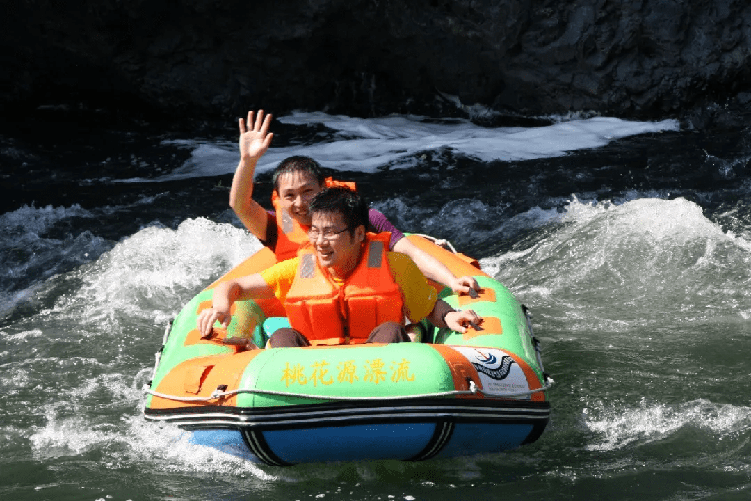 春游江淮请您来黟县桃花源漂流激情开漂一起到山水间浪起来