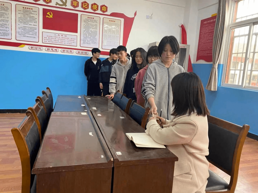 我县各级团组织扎实开展传承雷锋精神青春献祖国学雷锋主题团日活动