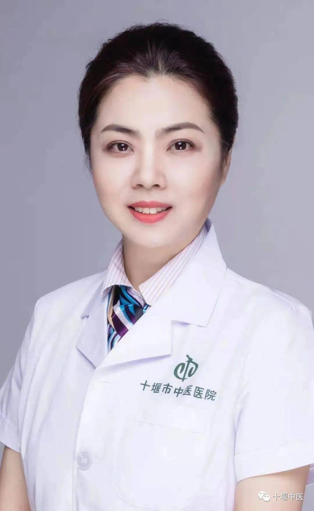 董丽华副主任医师,十堰市中医医院皮肤科副主任,湖北省中西医结合美容