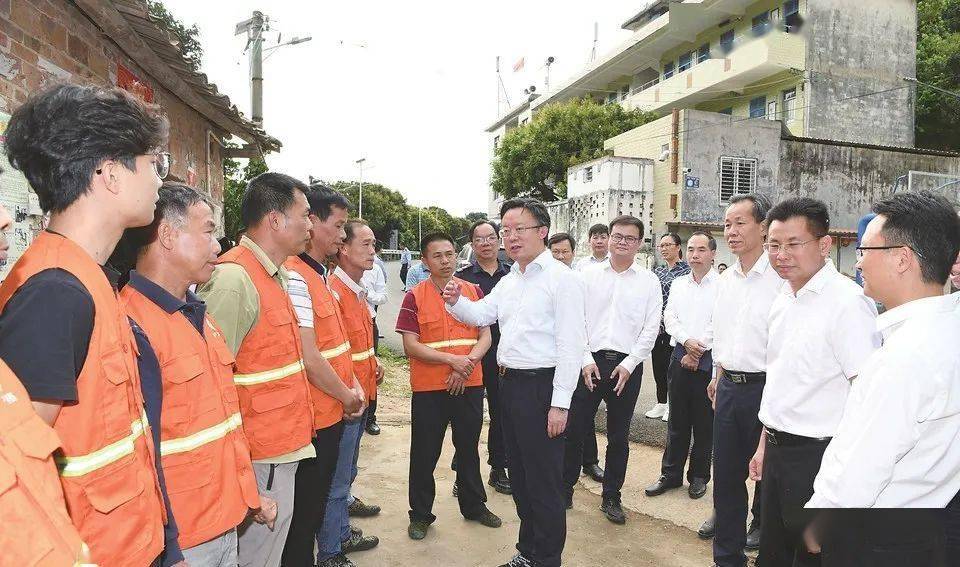 记者 甘杨松 摄3月31日,市委书记,市人大常委会主任许志晖到信宜市