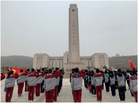 厚植爱国情怀坚定跟党初心眉县中学开展学党史强信念跟党走清明祭英烈