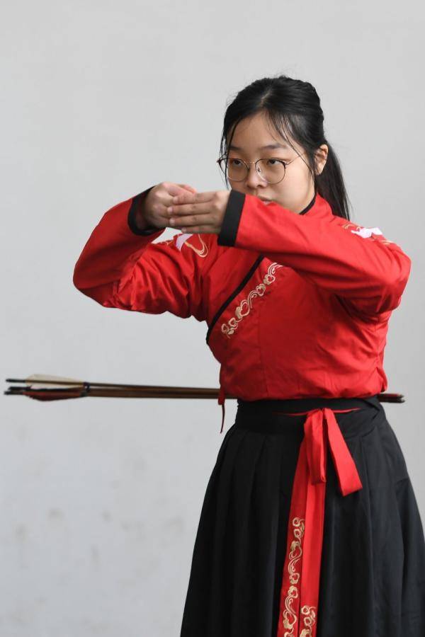 射艺——形端志正 射以观德_射箭