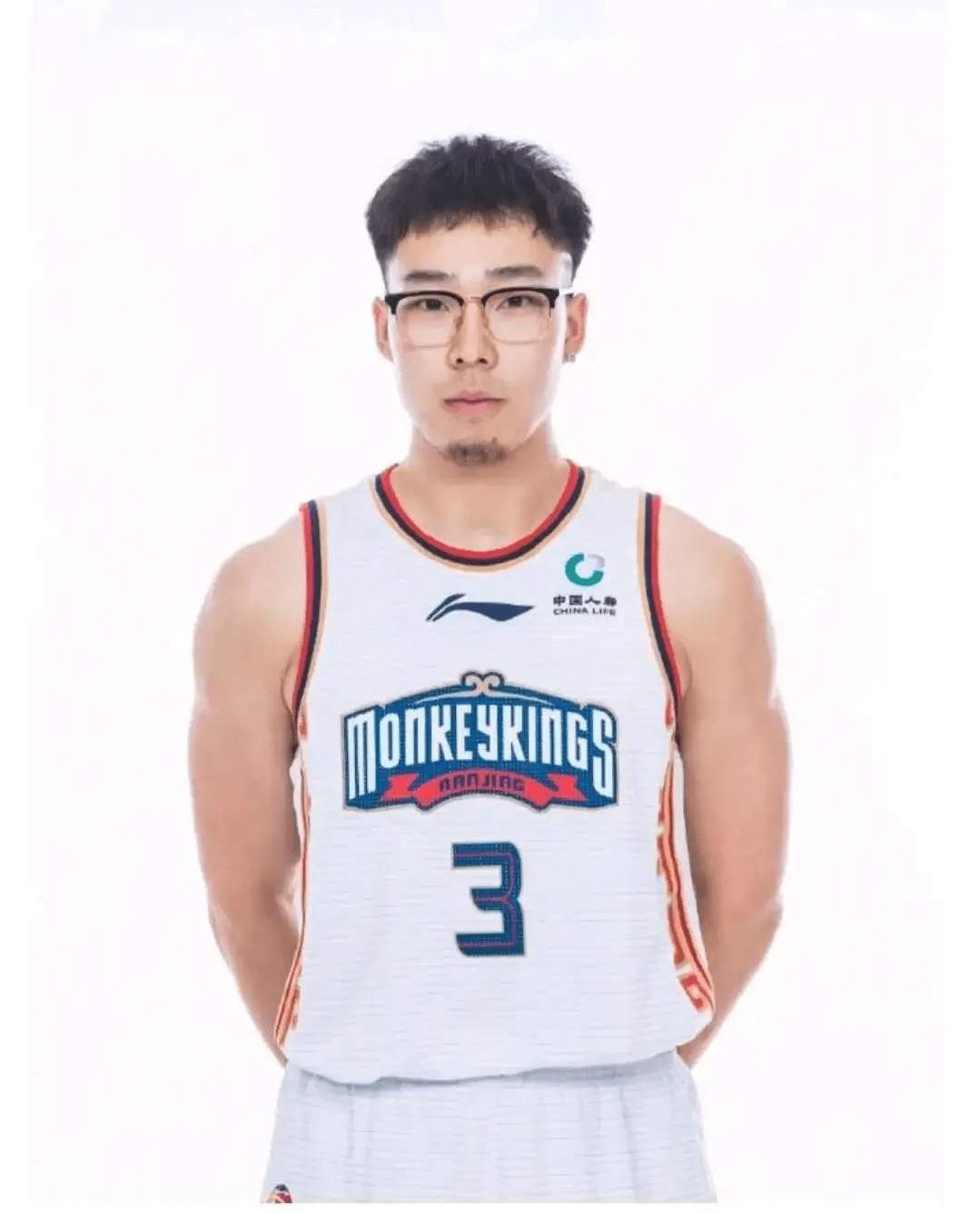 90度恐怖崴脚杨皓喆伤退希望他早日康复