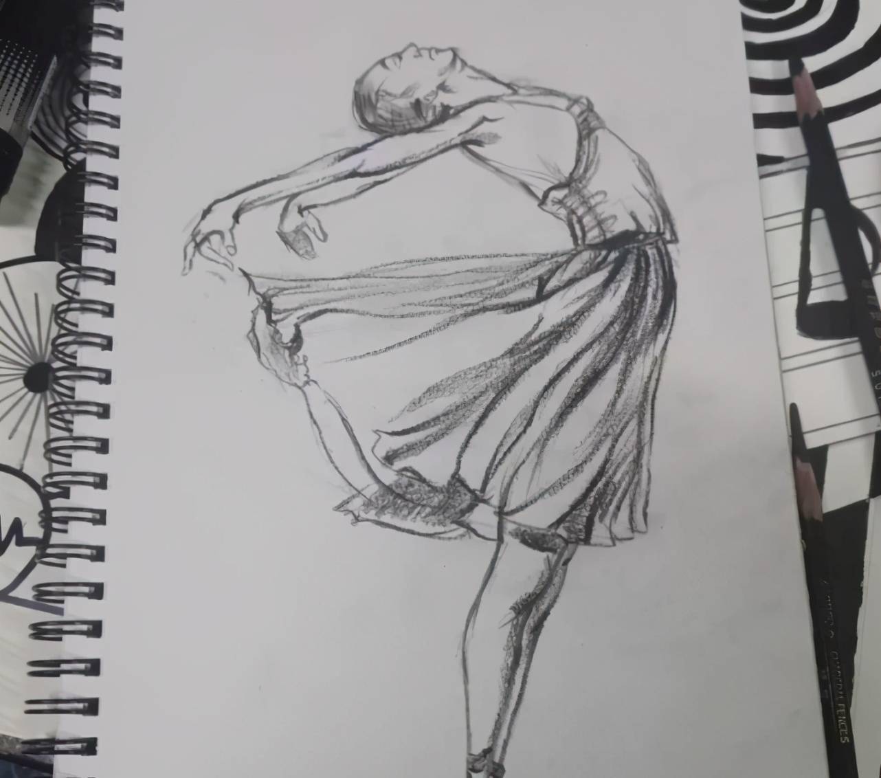 而且张姝姝的妈妈还表示,害死自己女儿的嫌犯是在缓