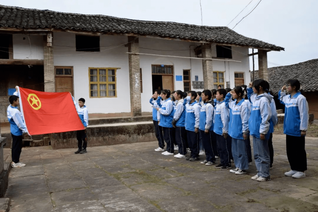 通江县涪阳中学校长图片