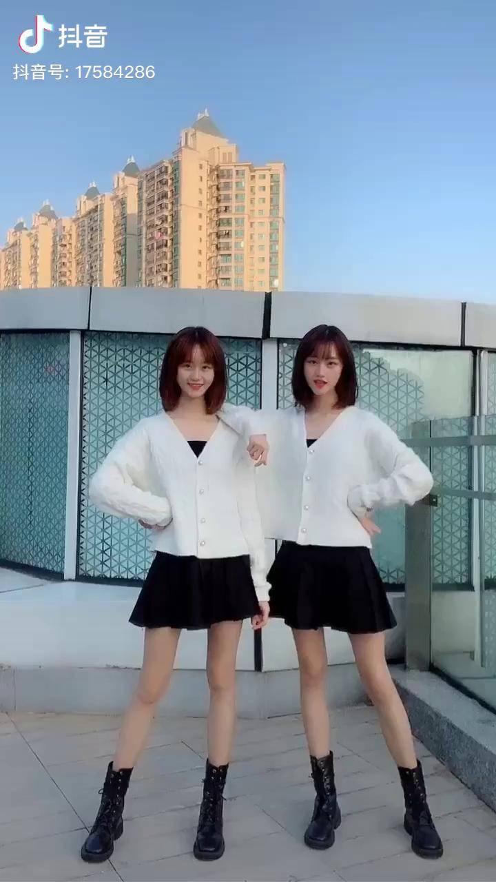 玩了一年多抖音终于破7000粉丝了你愿不愿意做我的7001个粉丝琪琳仙女