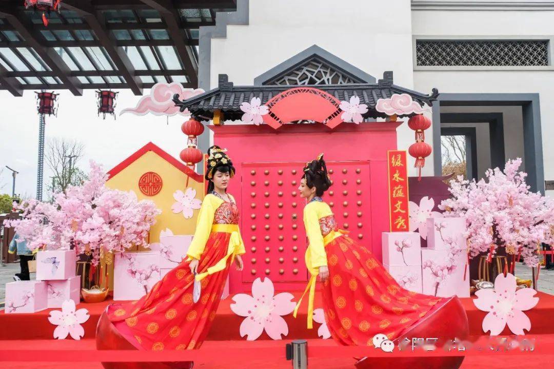 活动形式:风靡网络的不倒翁小姐姐,街头铜人互动体验,孙大圣精彩互动