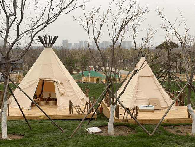 帐篷也将在昨天4月3日正式亮相南门东侧的绿心公园绿洲亲子营地不光