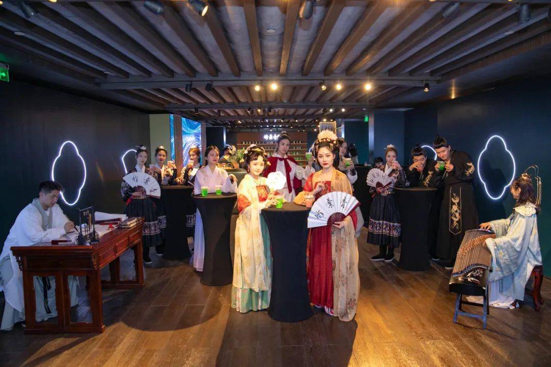 武则天李逍遥同现身成都宽窄巷子这家快闪店只开5天