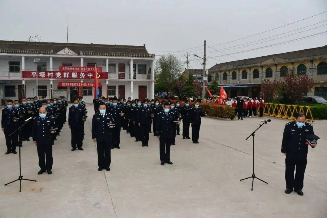 4月1日,永济监狱组织党员民警赴永济市城东街道平壕村革命烈士纪念碑