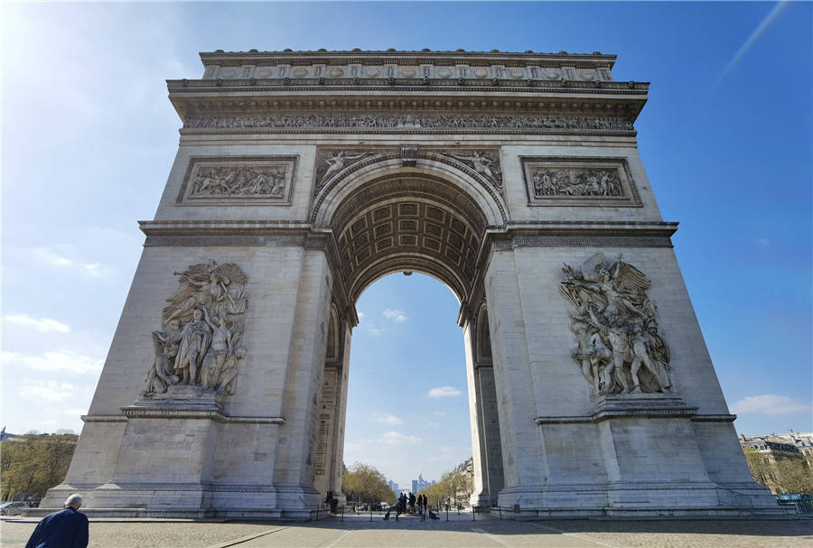 法国巴黎凯旋门开放蓝天下雄伟壮观 天气