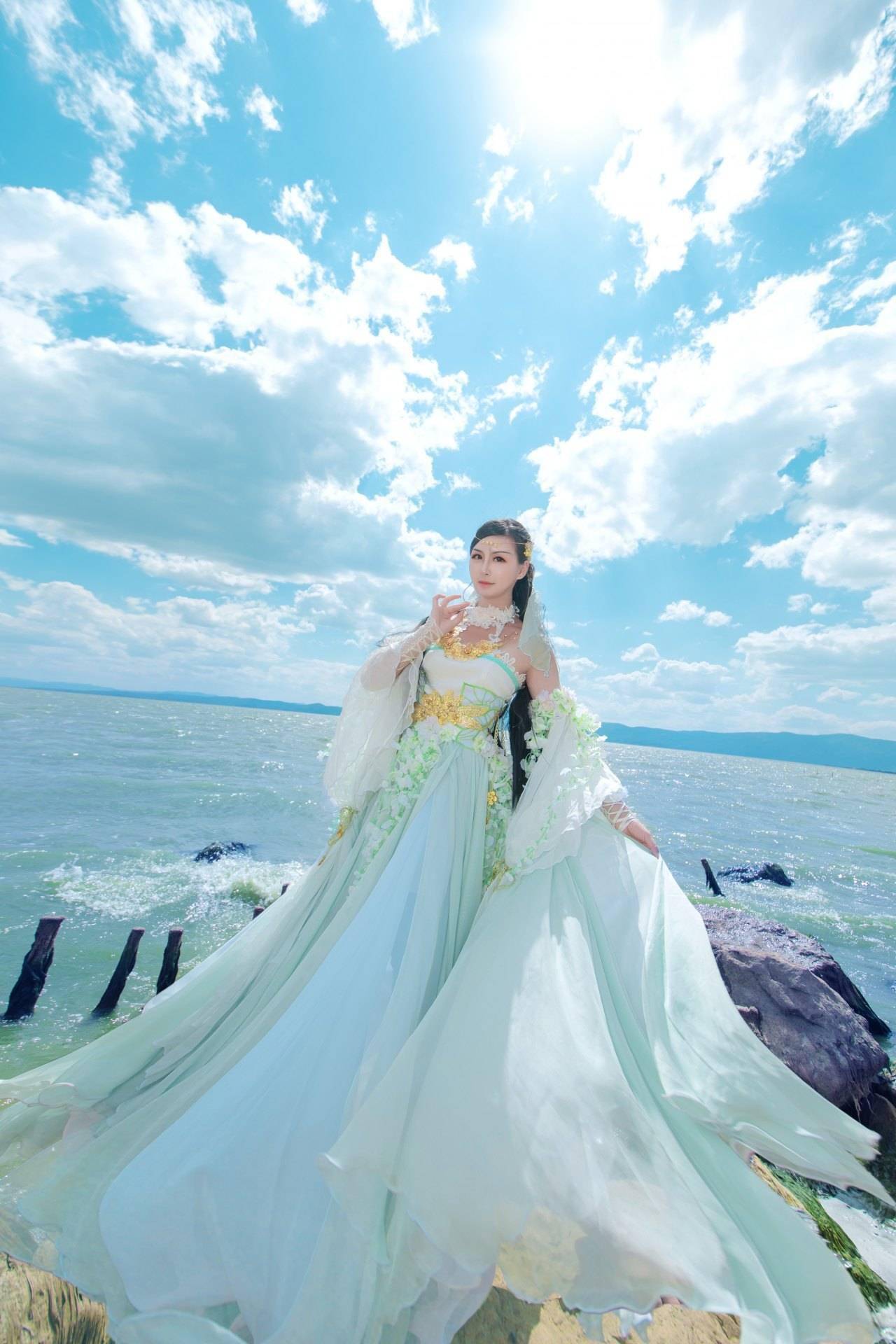 摄影/后期/排版:摄影师-哲哲 妆造:愛化妆de女汉子飞扬 服装:璎玥坊