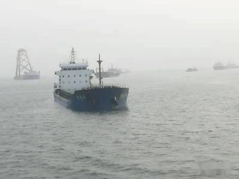 今早 又一起商渔船碰撞事故发生 渔船沉没 货船破损进水 救助