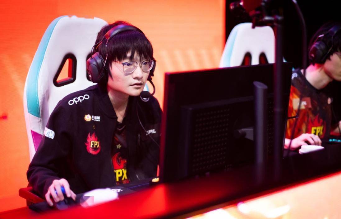 被战马骂到自闭fpx小天克服心境后和左手聊天吐露心声