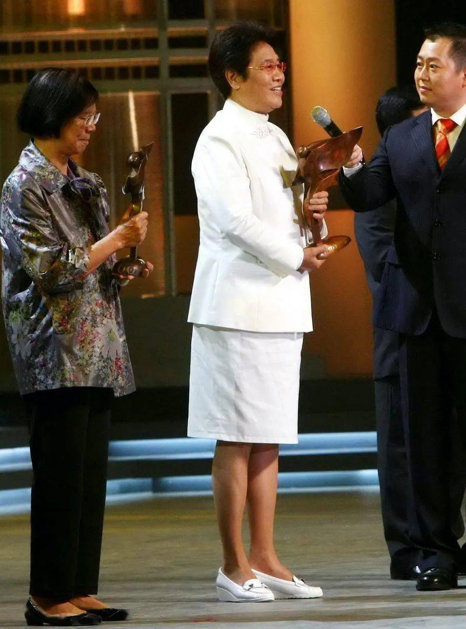 值得一提的是,郑妮娜力还有个哥哥郑恩来,也有着优秀的运动基因.