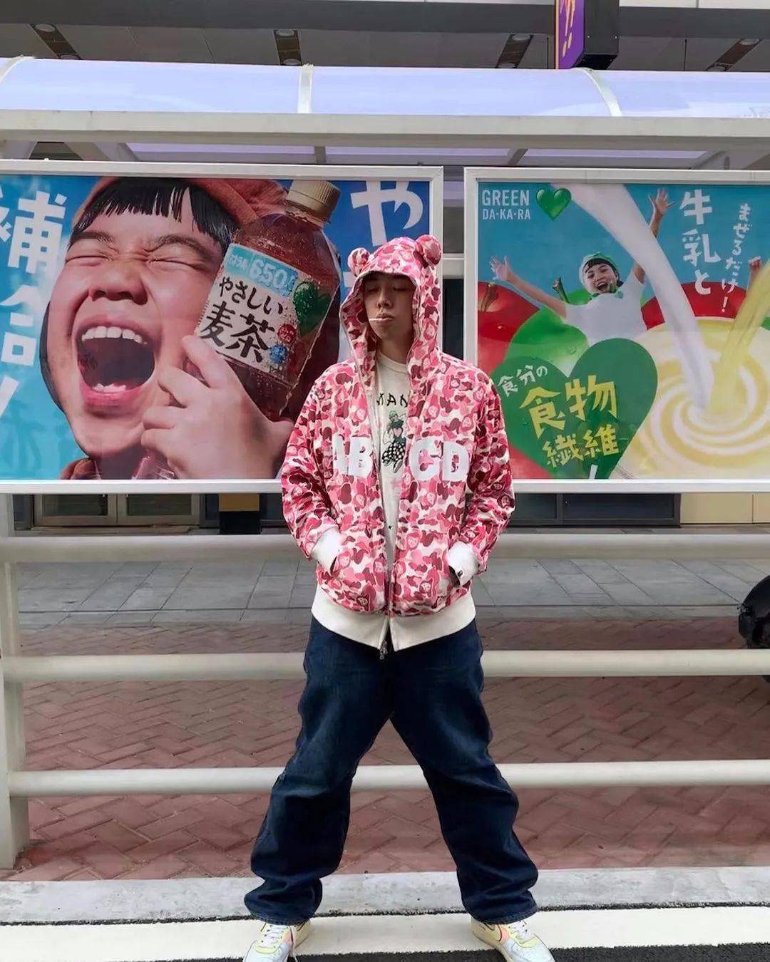 jos%ue9 wong 的恶搞对象当然就是 bape%uae 了