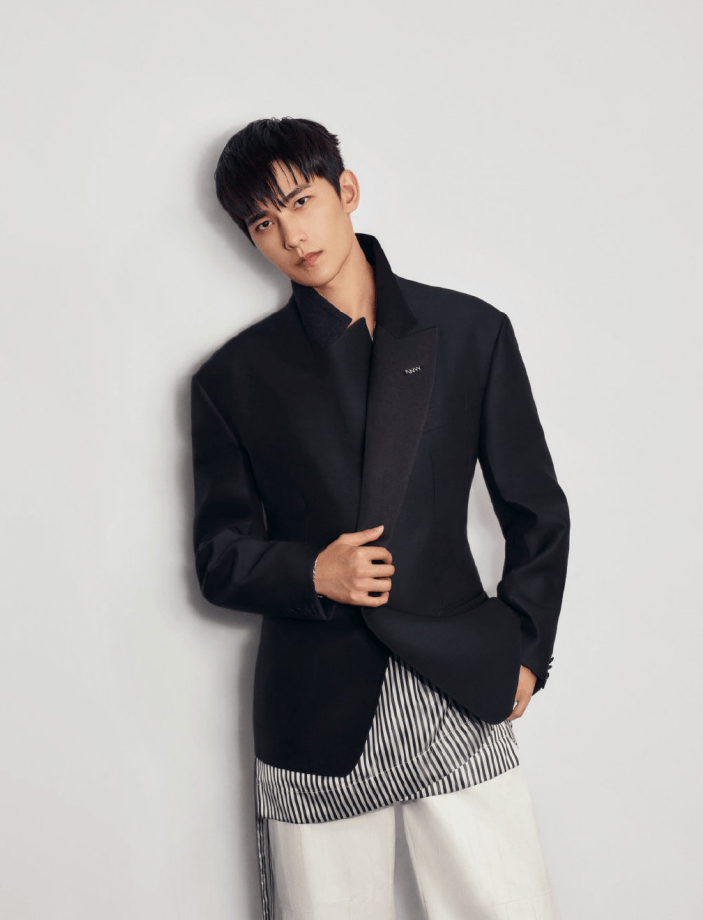 杨洋dunhill库存新图公开俊朗外形散发成熟男性魅力