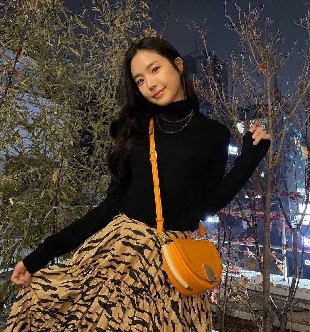 apink女团孙娜恩不仅是"门面担当",私服穿搭还很有范儿!