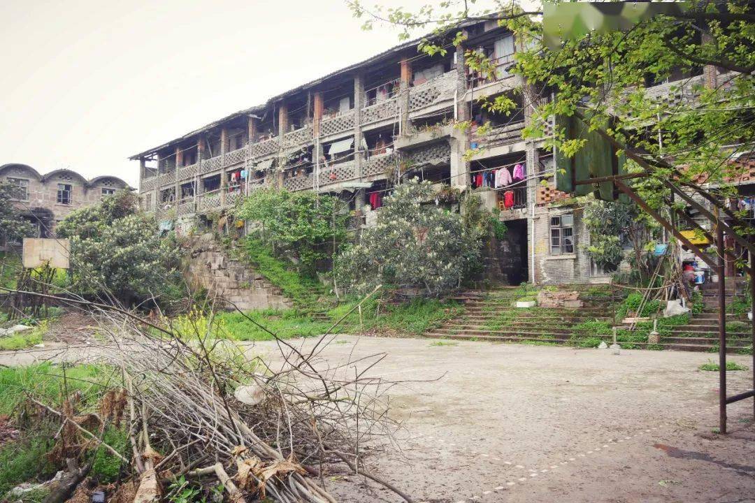 这里那些历经风雨的老房子也很好看,这是属于我们蓬溪人的老厂记忆!