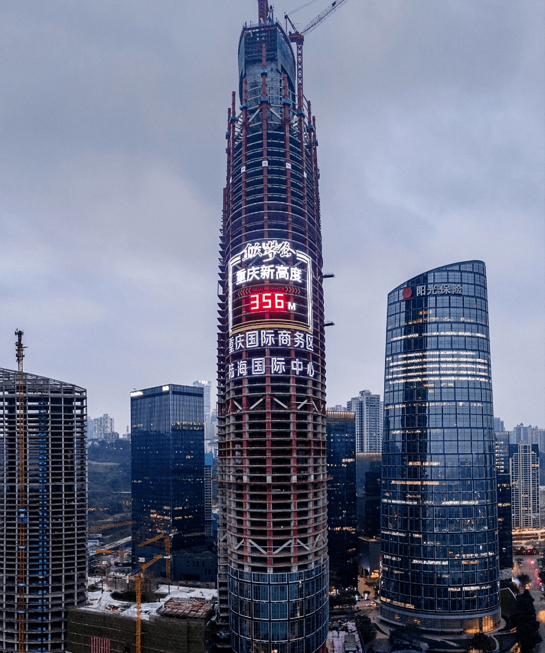 钢结构技术再现轻轨穿楼黑科技如何打造重庆第一高楼