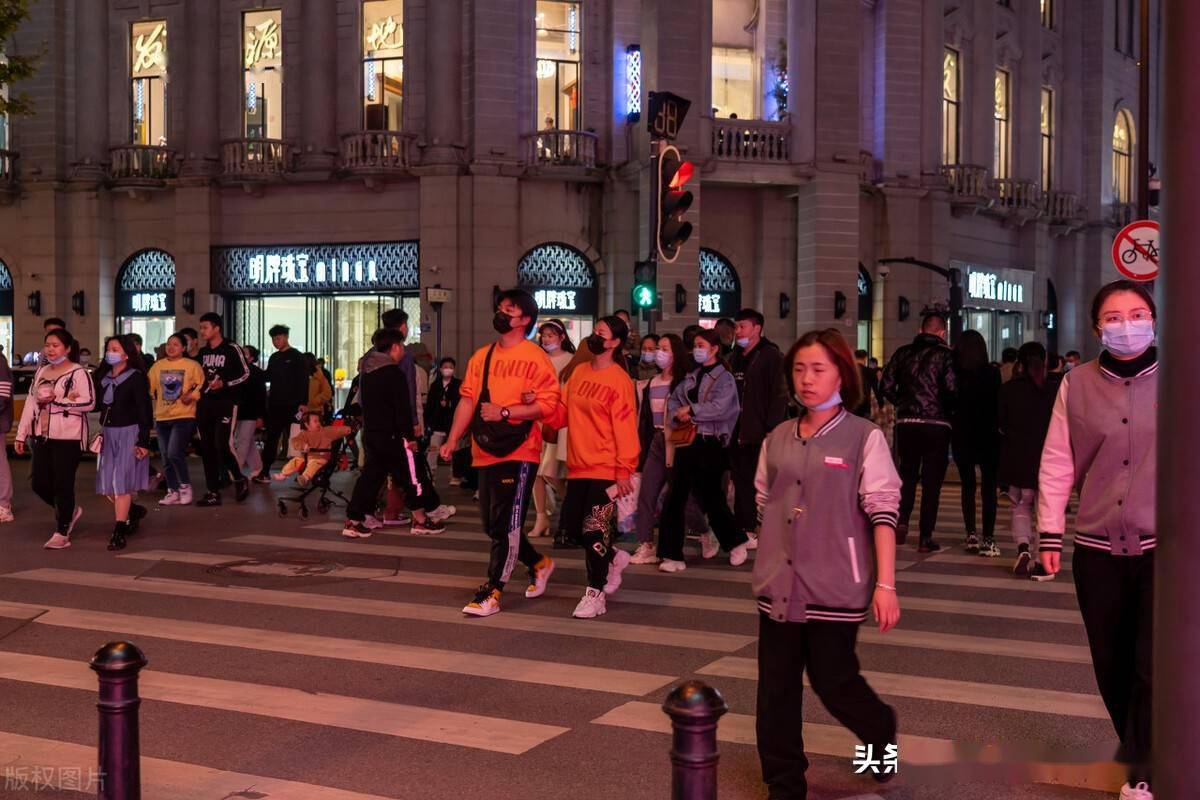 繁华都市人来人往图片图片